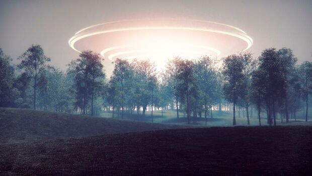 Video Leak of Luis Elizondo Presentation Shows "Mothership" UFO Photo