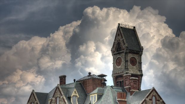 A Medium's Insights / Strange New England